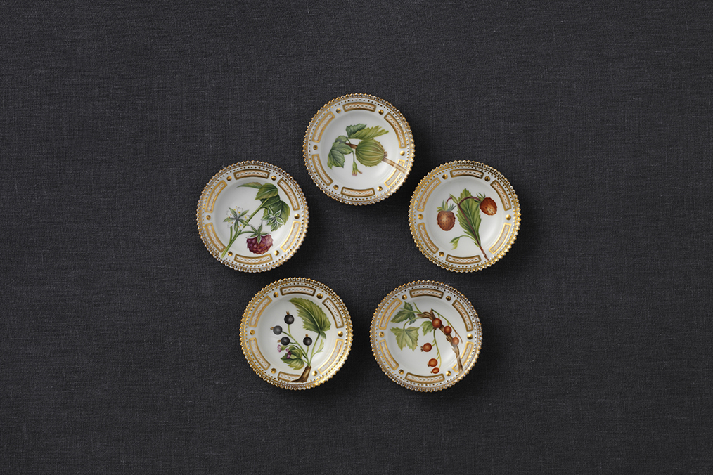 Five beautiful Flora Danica butter plates with motives of berries from the Royal Kitchen Garden